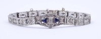 Art Deco Armband WG 0.585 (14K), mit Diamanten und Saphiren, ca. L. 18cm, 7,1 g.