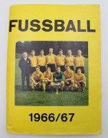 Auktion 338 / Los 3019 <br>Sammelalbum, Bergmann, Fußball 1966/67,  Gebrauchsspuren und kl. Läsuren, komplett