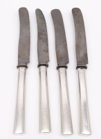 Auktion 338 / Los 11010 <br>4x Messer mit Silbergriffen, 800/000, Henckels Solingen, Zwillingswerk, L. 20,5cm