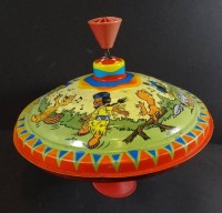 Los  <br>alter Blech-Kreisel mit Indianer-Motiven, H-ca. 20 cm, D-23 cm