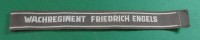 Auktion 338 / Los 7034 <br>Mützenband "Wachregiment Friedrich Engels" L-46 cm