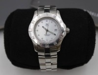 Los 2023 <br>Damen-Armbanduhr, TAG HEUER Professional 200, in Etui, mit Papieren, Ziffernblatt mit 11 Diamanten, Quarzwerk, D-3cm.