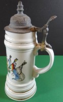 Auktion 338 / Los 8047 <br>Porzellan Bierkrug mit bayr. Wappen, Lithophanie, alter Zinndeckel mit Widmungsgravur, H-29 cm, D-11 cm