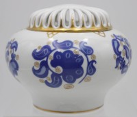 Los 8054 <br>Duftdose, Rosenthal, Art-Déco, signiert ?, oberer Rand mit minimalen Chips, H-11,5cm, D-ca. 15cm.