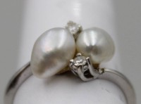 Auktion 338 / Los 1081 <br>585er WG Ring, mit Perlen und 2 Brillanten, 2,1gr., RG 51