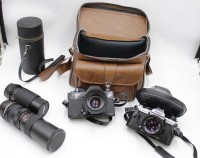 Los 16037 <br>2x Fotoapparate , Porst C-EE u. Porst CR-3, in Tasche, anbei 2 Objektive, Funktion nicht geprüft
