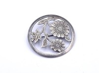 Los  <br>Runde Silberbrosche, florale Darstellung, D. 4,0cm, 9,0g., Silber geprüft