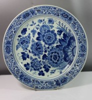 Los 9032 <br>gr. Wandteller, Royal Delft, Blumenbemalung, D-34cm.