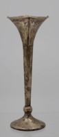 Auktion 338 / Los 11023 <br>Vase, Silber (gepr.), ca. 50gr., ungepflegte Erhaltung, H-16,3cm.