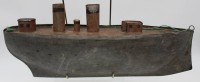 Auktion 338 / Los 12028 <br>altes Schiffsmodell, um 1900, wohl Blech/Zinn,bespielte Erhaltung und Altersspuren, H-15,8cm B-39,5cm T-10,5cm.