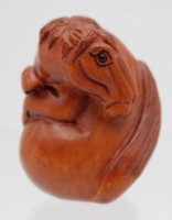 Los 15535 <br>Buchsbaum-Netsuke, Japan, liegendes Pferd, älter, H-4,5cm