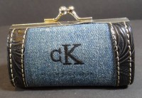 Auktion 338 / Los 13006 <br>kl. Geldbörse "CK", Jeasnstoff und Leder, H-6 cm, B-9 cm