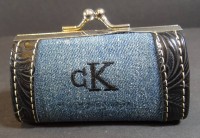 Los 13006 <br>kl. Geldbörse "CK", Jeasnstoff und Leder, H-6 cm, B-9 cm