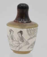 Auktion 338 / Los 15544 <br>Snuff-Bottle, wohl Bein /Horn, China, gemarkt, H-6cm.
