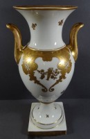 Auktion 344 / Los 8044 <br>gr. Henkelvase "Hutschenreuther" Golddekor, H-40 cm, B-20 cm