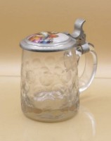 Los 10028 <br>Bierglas, Zinndeckel mit bemaltem Porzellanmedaillon, Deckel gemarkt "Otto Wittorf, Hamburg", H-14cm.