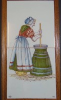 Auktion 338 / Los 9051 <br>Makkum Fliesenbild "Magd beim Butterstossen", gerahmt, RG 28x15 cm