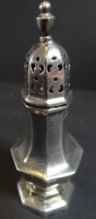 Los 11031 <br>kl. Puderzucker-Streuer, Birmingham 1897, H-8 cm, , 26 gr.
