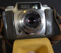 Auktion 338 / Los 16090 <br>Fotoapparat "Agfa" in orig.grauer  Ledertasche, mit Filter in extra Ledertäschchen