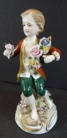 Auktion 363<br>hohe Figur "Rosenkavalier" bemalt, ungedeutete Schwertermarke?, H-22 cm, ein Blatt beschädigt,