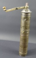 Auktion 338 / Los 16113 <br>alte Messing-Moccamühle, H-30 cm, Alters-u. Gebrauchsspuren