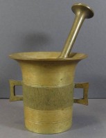 Auktion 338 / Los 15151 <br>Bronze-Mörser mit Stößel, um 1900, H-11 cm, Pistell 20 cm