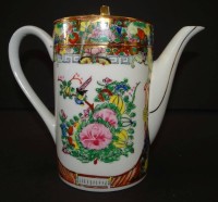 Auktion 338 / Los 15559 <br>kl. Teekanne, China, gemarkt,. florale Bemalung, ca. H-15cm.