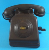 Auktion 344 / Los 16032 <br>altes Kurbel-Telefon, wohl Bakelit Vorkrieg, guter Zustand