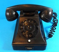 Auktion 344 / Los 16034 <br>altes Telefon mit Wählscheibe, schwarz, gut erhalten