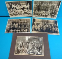 Auktion  / Los  <br>5x Gruppenfotos, 4x wohl Schüler, 1x Lehrer, tw. in Uniform, alle Hamburg um 1938/39, r4x ückseitg alle namentlich erwähnt