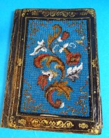 Auktion 338 / Los 13012 <br>Notizblockhalter, Leder mit Perlstickerei um 1880, ca. 14x10 cm