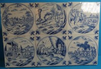 Auktion  / Los 15191 <br>Fliesenplatte mit 6 alten Delfter Fliesen, aufwendige Bemalung, je Fliese 13x13 cm,  26x39 cm, auf Holzplatte