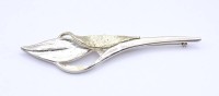 Auktion 339 / Los 1008 <br>Lange Silber Brosche, Sterlingsilber 925/000, tw. vergoldet, l. 9,5cm, 11,9g.