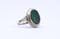 Auktion 339 / Los 1031 <br>835er Silberring mit einem grünen Stein, 5,10g., RG 62