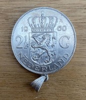 Auktion 339 / Los 6021 <br>2 1/2 Silber- Gulden 1960, Niederlande, Juliane, als Anhänger