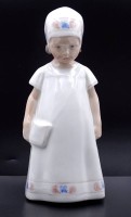 Auktion 339 / Los 8001 <br>Elsa in einem weißen Kleid "Bing &amp; Gröndahl" Nr. 2574, H. 17,5cm
