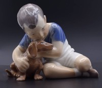 Auktion 339 / Los 8016 <br>Junge mit Hund, Wahre Freundschaft, "Royal Copenhagen", Nr. 440, H. 10,0cm