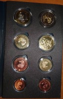 VATIKAN: EURO ENTWÜRFE 2010 VERTREIBUNG AUS DEM PARADIES Stgl 8 Münzen im Blister, gekapselt