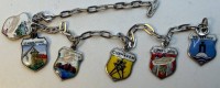 Auktion 373 / Los 1019 <br>Wappen Armband ,emailliert, Verschluss fehlt,  Wappenanh&auml;nger tw. Emaille besch&auml;digt/fehlt , Silber 800/000, L. 17cm, 7,8g.