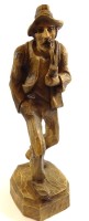 Auktion 339 / Los 15024 <br>Holzskulptur "Pfeifenrauchender Bayer",  in Boden Signatur, H-31 cm