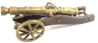 Auktion 339 / Los 16005 <br>Bronze-Kanone auf Holz-Lafette, L-27 cm