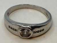 Auktion 370<br>925er Silber Ring mit einem rund facc. klaren Stein, 3,9g., RG 62