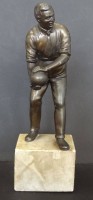 Auktion 339 / Los 15025 <br>Figur eines Keglers, Guss bronziert, auf Marmorsockel, H-23 cm,