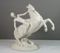 gr. Figurengruppe, Amazone auf Pferd, Schaubach-Kunst, Wallendorf, Entw. Kurt Steiner, Modellnr. 1066, H-28cm B-31cm.