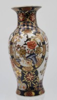 Auktion 339 / Los 15518 <br>Vase, China, aufwendiges Dekor, wohl 50/60er Jahre, H-26cm.