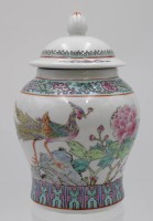 Auktion 339 / Los 15519 <br>Teedose, China, florales Dekor u. Schriftzeichen, H-16,5cm.