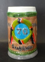 Auktion 339 / Los 7017 <br>2x Bierkrug "70 Jahre Stahlhelm 1918-1988, Magdeburg", Rand mit Abplatzer, H-14,5 cm