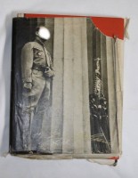 Auktion 339 / Los 7030 <br>Sammelalbum "Adolf Hitler", kompl., Schutzumschlag defekt.