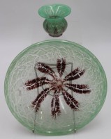 Auktion 339 / Los 10015 <br>2 Teile. WMF Ikora Glas, Schale und Vase diese bestossen, Schale H-6,8cm D-26,5cm, Vase H-8cm.