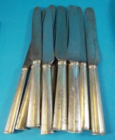Auktion 339 / Los 11052 <br>12x alte Messer mit Silbergriff?, Altersspuren und Dellen , L-ca.27 cm